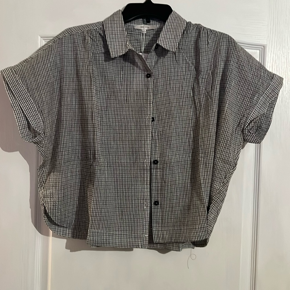 🌞3/$25 Fun2fun button down crop top